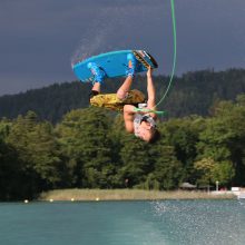 Nico Juritsch gewinnt den ersten Boots-Event in Pörtschach.