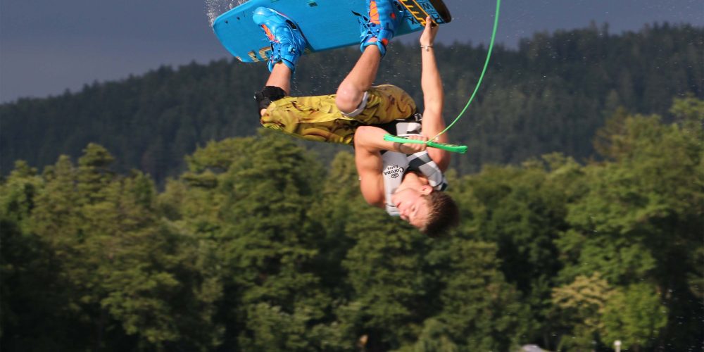 Nico Juritsch gewinnt den ersten Boots-Event in Pörtschach.