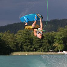 Nico Juritsch gewinnt den ersten Boots-Event in Pörtschach.