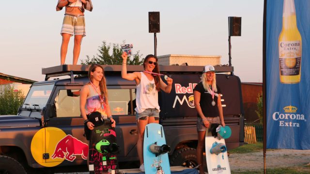 Favoritensiege am Wakepark Planksee: Timo Kapl und Astrid Schabransky gewinnen den ersten Cable Bewerb des Corona Wakeboard Cup 2015