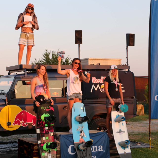 Favoritensiege am Wakepark Planksee: Timo Kapl und Astrid Schabransky gewinnen den ersten Cable Bewerb des Corona Wakeboard Cup 2015