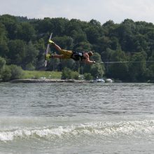 Die Bootsfahrer steigen in Pörtschach/Wörthersee in den Corona Wakeboard Cup 2014 ein,