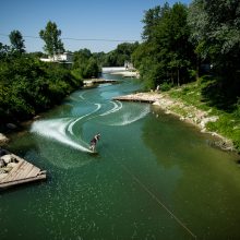 Dominik Hernler ist mit Wakeboard und Winch auf Tour – in Oberösterreich startete die Action.