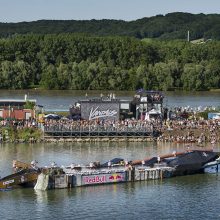 Wakeboard Piraten zurück am versunkenen Schiff
