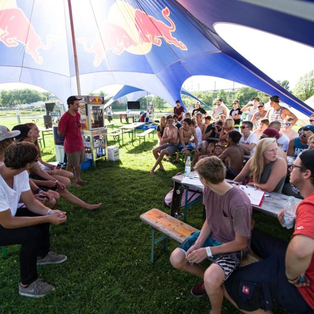 Red Bull Wings Academy mit Profi-Wakeboarder Felix Georgii
